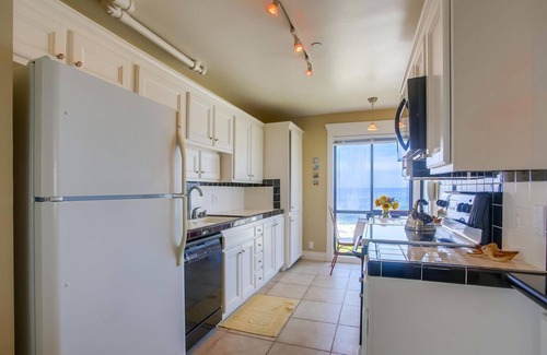 Lincoln Acres Condo | Perfect Sunsets. 2 Bedroom - 2 Bath condo with unobstructed views of the ocean