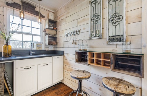 Mission Beach Cottage | Perfection! Beautiful fully remodeled cottage w/AC, view, and steps to the sand!