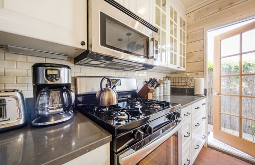 Mission Beach Cottage | Perfection! Beautiful fully remodeled cottage w/AC, view, and steps to the sand!