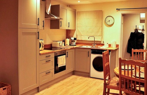 Bourton House | Pet-friendly countryside holiday home, No Deposit