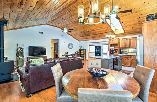 Pinetop Cottage | Pet-friendly Cabin in Pinetop-lakeside!