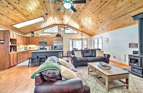 Pinetop Cottage | Pet-friendly Cabin in Pinetop-lakeside!