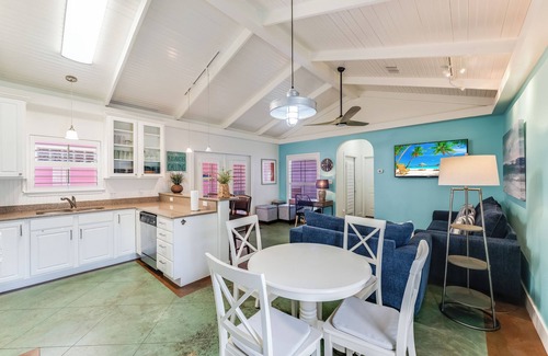 Corpus Christi Cottage | Pet-Friendly Cottage w/a Sparkling Pool, Covered Private Patio, & Turf Grass