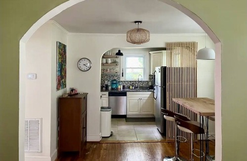 Sans Souci House | Pet Friendly Craftsman - Fireplace + Hot Tub + Cold Plunge + Mountain Views