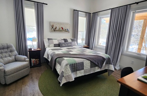 Utterson House | Pet Friendly - Gryffin RidgeThe Magic Forest