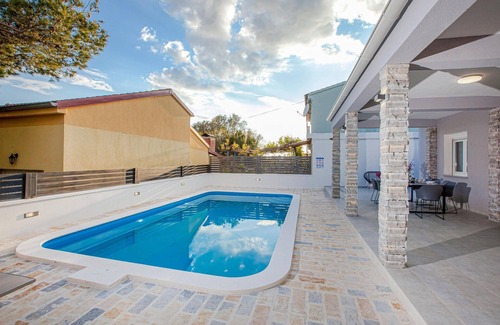 Seline House | Pet friendly home in Seline