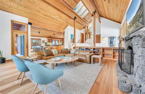 Alpine Meadows House | Pet-Friendly Home, Deck, 1 Mile to Alpine Meadows