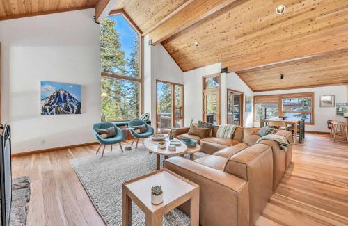 Alpine Meadows House | Pet-Friendly Home, Deck, 1 Mile to Alpine Meadows