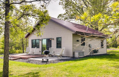 Iron River House | Pet-Friendly Iron River Cabin with Fire Pit!