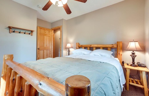 Iron River House | Pet-Friendly Iron River Cabin with Fire Pit!