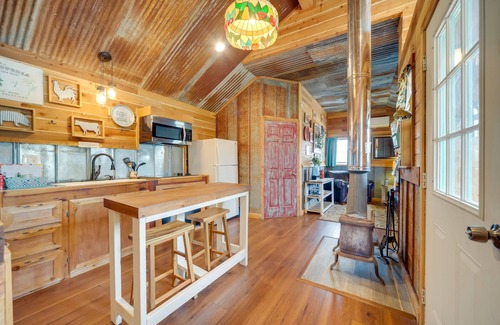 Kerrville Cabin | Pet-Friendly Kerrville Vacation Rental Farmhouse