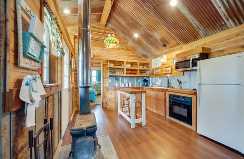 Kerrville Cabin | Pet-Friendly Kerrville Vacation Rental Farmhouse