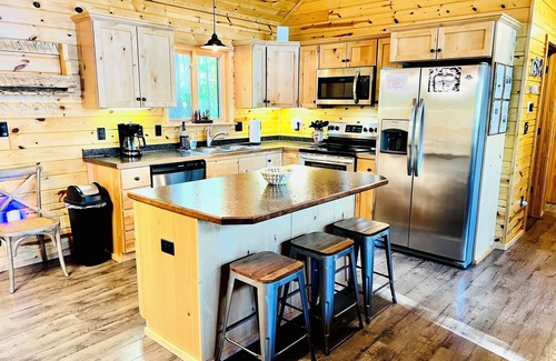 Stone Lake Cabin | Pet-Friendly Lakeside Cabin with Kayaks and Canoe!