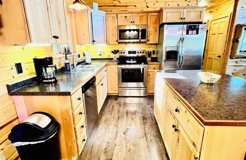 Stone Lake Cabin | Pet-Friendly Lakeside Cabin with Kayaks and Canoe!