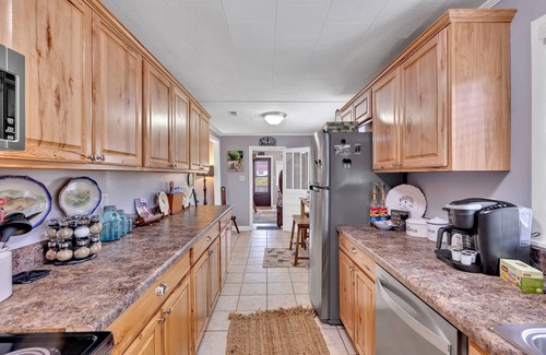 Bristol Cottage | Pet friendly on the South Holston River!