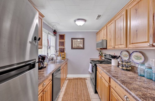 Bristol Cottage | Pet friendly on the South Holston River!