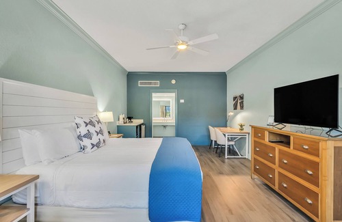 Crystal Beach Hotel | Pet Friendly Room Available at Hotel Just Steps from the Beach!*