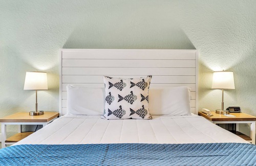 Crystal Beach Hotel | Pet Friendly Room Available at Hotel Just Steps from the Beach!*