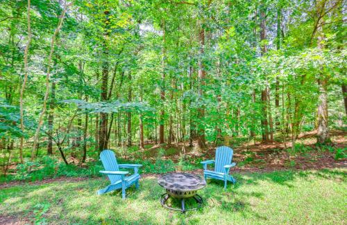 Milledgeville House | Pet-Friendly Sparta Retreat Porches and Fire Pit!