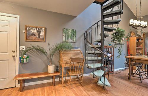 Vernon House | Pet-Friendly Townhome with Community Hot Tub!