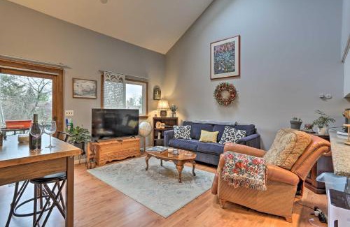 Vernon House | Pet-Friendly Townhome with Community Hot Tub!