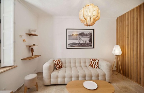Old Town Apartment | Petit Saint-Jean l Old Village l Shellter Rentals
