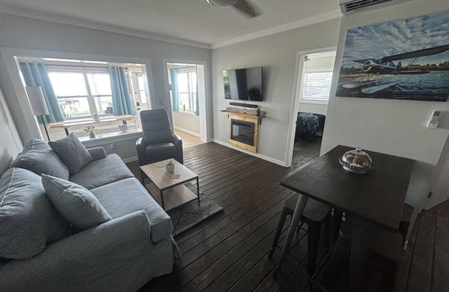 Tavares House | PETS STAY FREE Camp Street Cabanas #1 on Lake Dora PRIVATE SANDY BEACH & DOCK