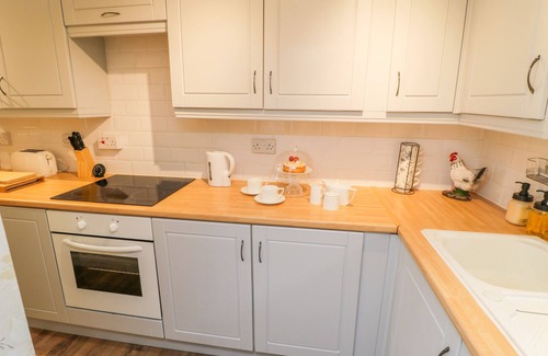 Ainthorpe Cottage | PHEASANT COTTAGE, character holiday cottage, with open fire in Danby