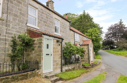 Ainthorpe Cottage | PHEASANT COTTAGE, character holiday cottage, with open fire in Danby