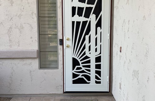 Legacy House | Phoenix 4 Bedroom Villa on Golf Course Sleeps 8-10, Private Heated Pool, Hot Tub