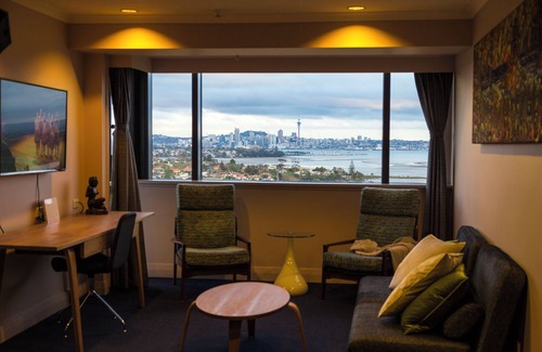 Takapuna Apartment | Picture Perfect Apartment with beautiful views in Central Takapuna