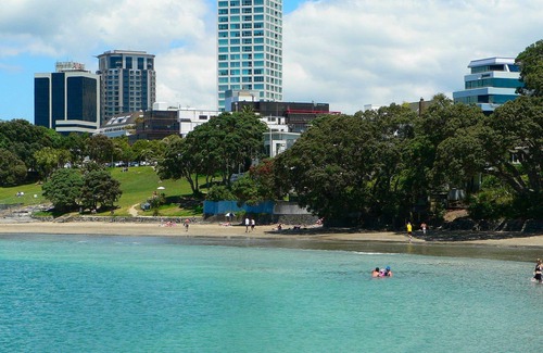 Takapuna Apartment | Picture Perfect Apartment with beautiful views in Central Takapuna