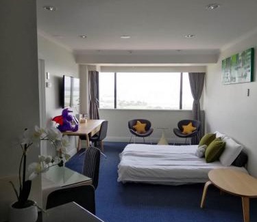 Takapuna Apartment | Picture Perfect Hotel Living