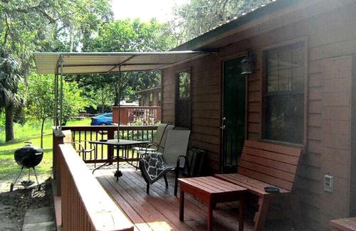 Inverness House | Picturesque Cabin Incredible for a Holiday Escape in Inverness, Florida