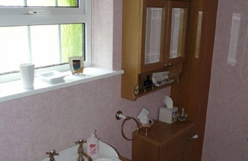 Thornton Curtis Bed & Breakfast | Pine Lodge Bed & Breakfast