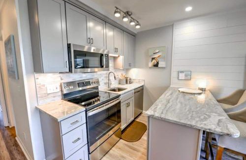 Isle of Palms Apartment | Pineapple Palms at the Sea Cabins