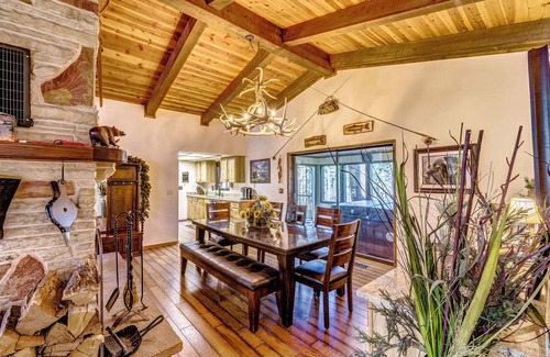 Pinetop Cabin | Pinetop C.C. Retreat:Newly Remodeled,90 JET HOT TUB, 3 DECKS, A/C, FOREST VIEWS!