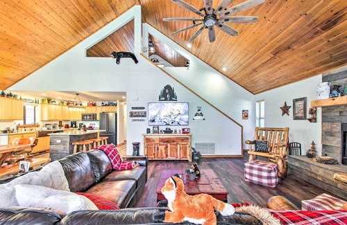 Pinetop Cottage | Pinetop Retreat w/Fire Pit & Game Room!