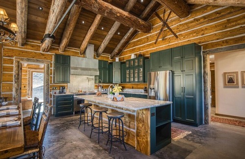 Bellevue Cabin | Pioneer Cabin: Your Rustic Retreat in Idaho