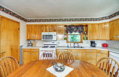 Sanborn House | Pioneer-Era Retreat in Sanborn w/Museum Access