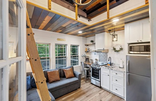 Brevard Cabin | Pisgah Paradise-Privacy, Hot Tub, and Views!