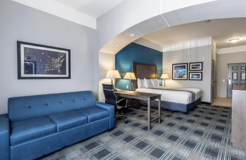 Webster Hotel | Platinum Inn & Suites Webster