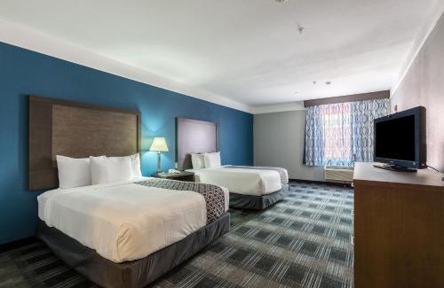 Webster Hotel | Platinum Inn & Suites Webster