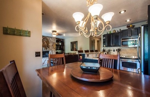North Park City Condo | Platinum Rated 2BR Sleeps 7/8 Walk to the Slopes, Downtown. Location,Location!
