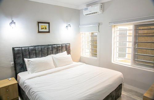 Surulere Apartment | Plot 100