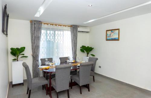 Accra Apartment | Plush apartment hosted by Ama 3bd rm 4 guest
