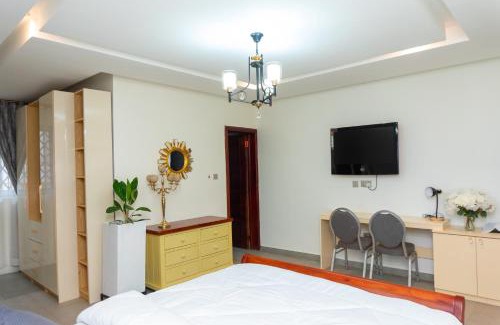 Accra Apartment | Plush apartment hosted by Ama 3bd rm 4 guest