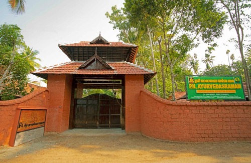Kodungallur Hotel | Pna Resort