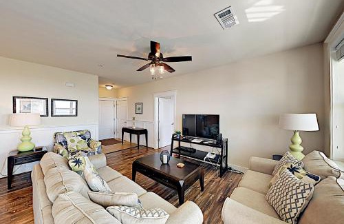 Red Fish Cove Apartment | Pointe West Retreat Unit 302
