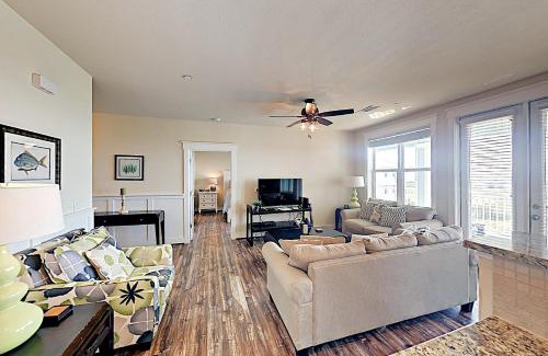Red Fish Cove Apartment | Pointe West Retreat Unit 302